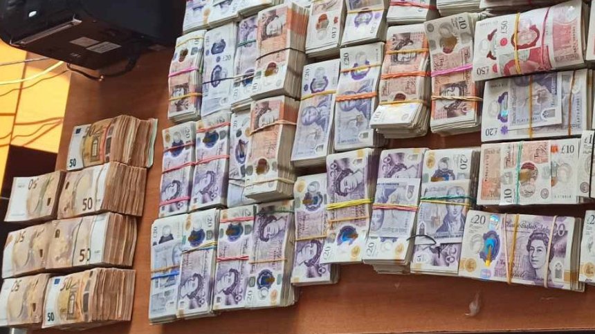 Митничари хванаха над 1 млн. лв. във валути на "Капитан Андреево"
