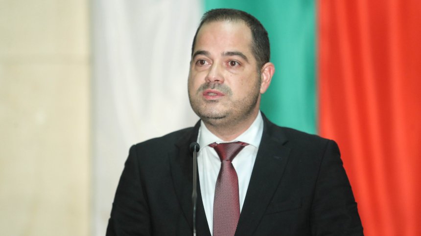 Калин Стоянов: Водните оръдия на протеста бяха слаби, иначе всичко става на кълбета