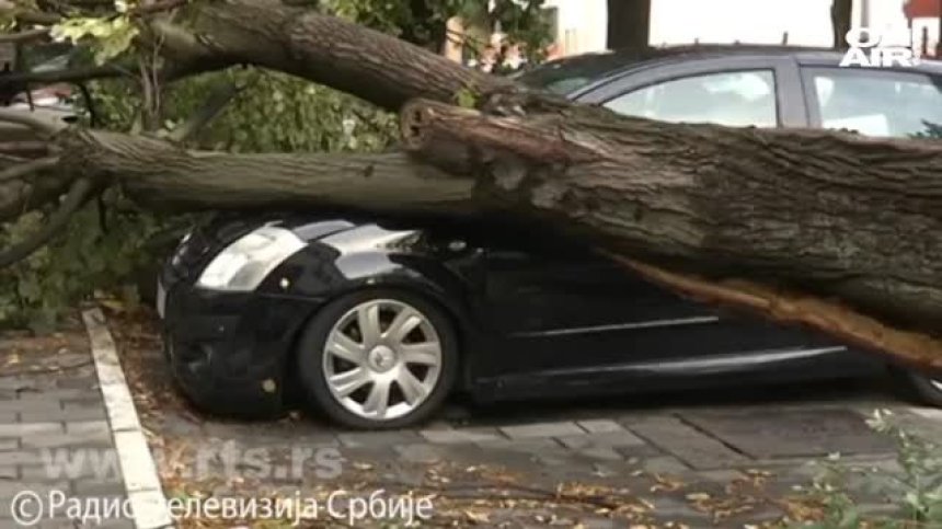 Близо 200 000 мълнии паднаха на Балканите за едно денонощие