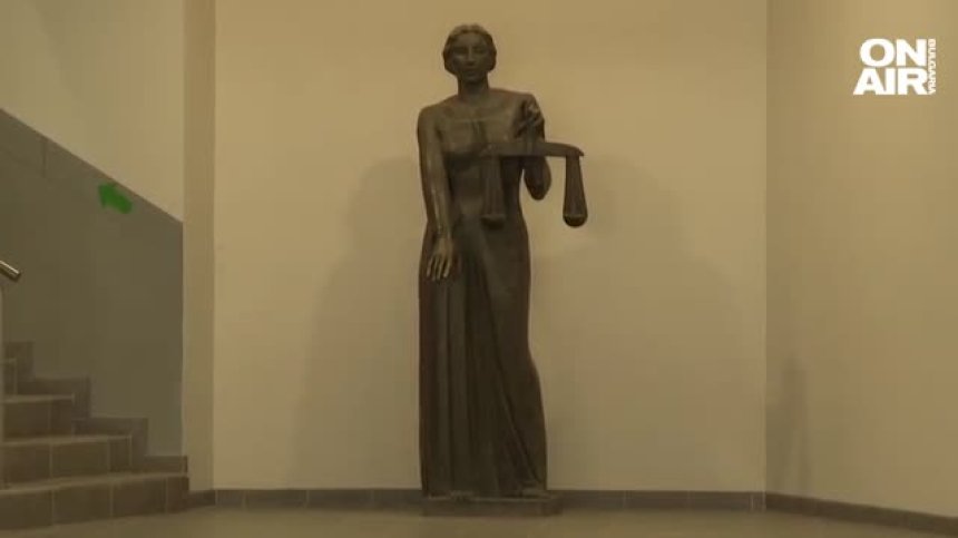 Съдът остави в ареста сириеца, задържан за намушкания тийнейджър - иззели чорапите му, напоени с кръв