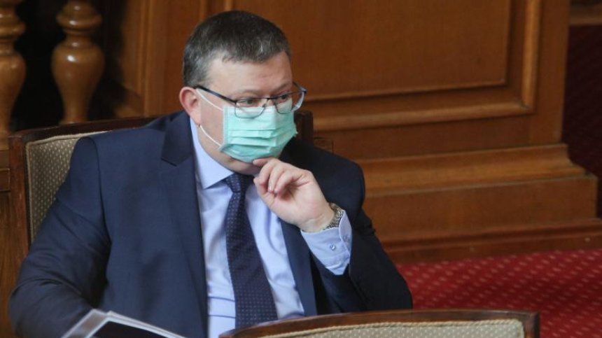 Цацаров ще отговаря на депутатски въпроси в парламента
