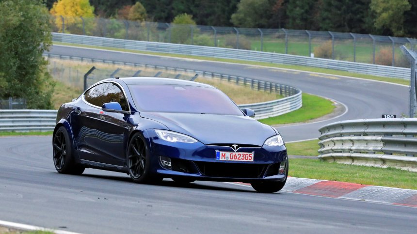 От Tesla скрили умишлено риска от самозапалване на колите си?