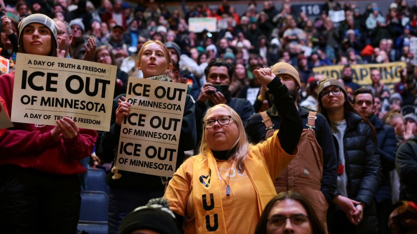 Хиляди души излязоха на протест срещу ICE в Минесота при екстремни студове