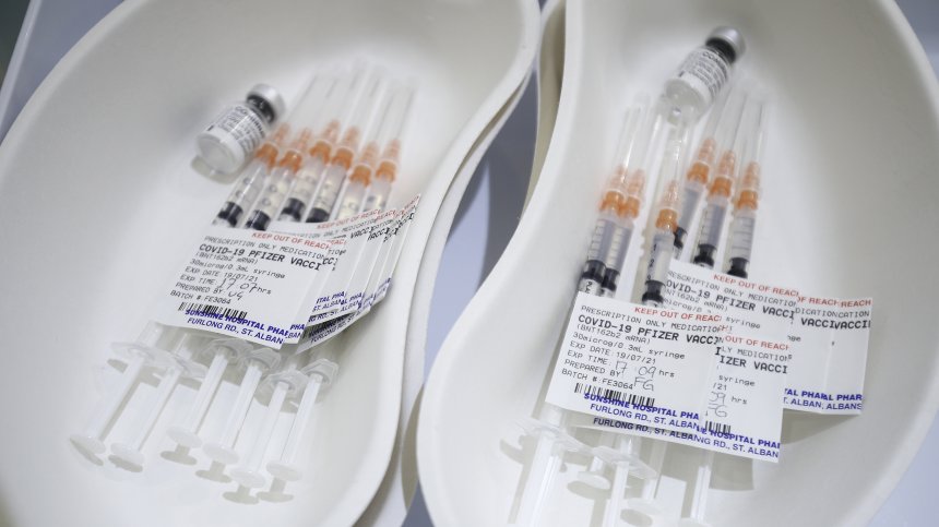 Pfizer и Moderna вдигнаха цените на ваксините за ЕС