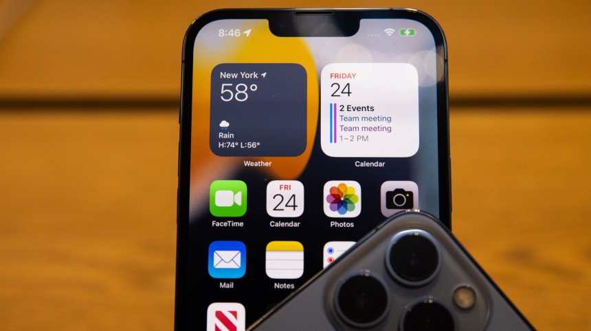 Apple спря продажбите на iPhone в Турция след нов срив на лирата