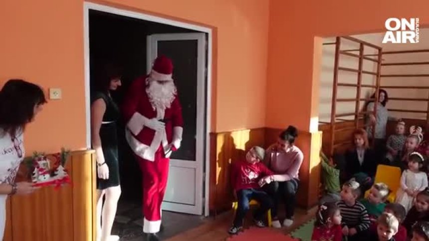 Георги Симеонов за 11-и път се превъплъщава в Дядо Коледа, за да помогне на малката Ани