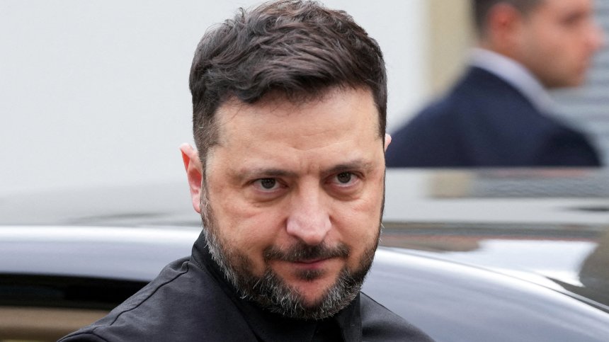 Зеленски: Русия подготвя масиран удар срещу Украйна