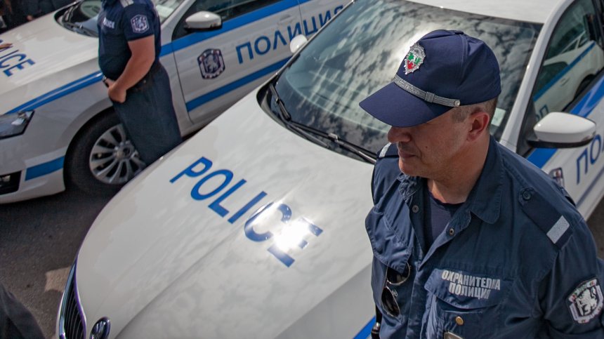 Задържаха мъж, заплашил с нож кондукторка и ранил шофьор на автобус в Бургас