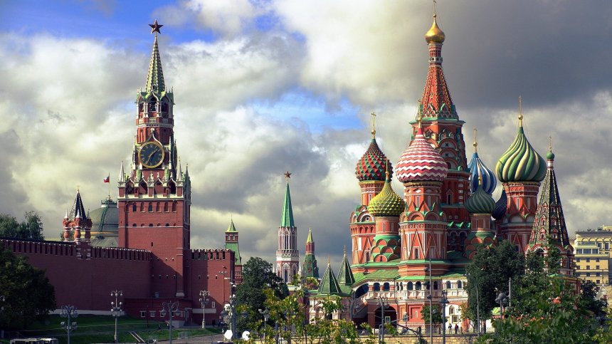 Съперник или съюзник на Москва е Западът и в изолация ли е Русия?