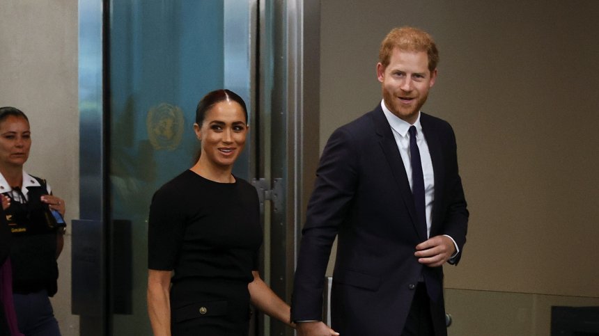 Спряха книга за британското кралско семейство в Нидерландия, пускат нова до дни