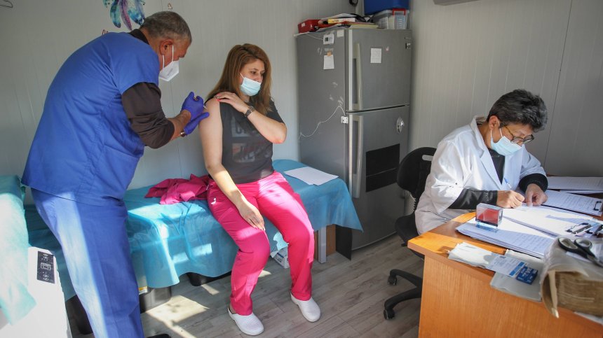 Трета доза ваксина на Pfizer дава 95,6% ефективност срещу Ковид-19