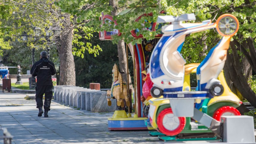 Основните нарушения в столичните паркове - без маски и сядане на пейки