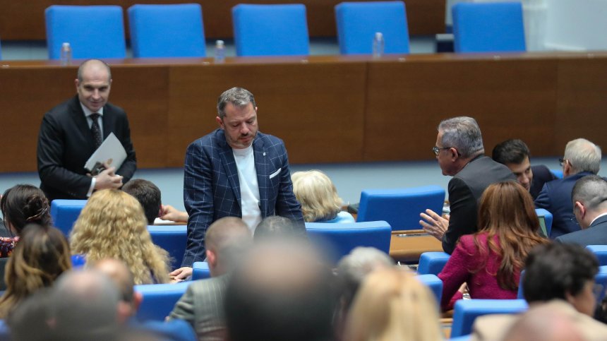 Вотът на недоверие срещу кабинета "Желязков" не мина (СНИМКИ)