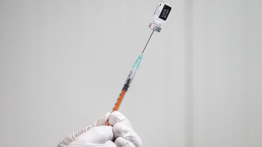 Pfizer иска разрешение за третата доза ваксина срещу Ковид-19 за всички над 18 г.