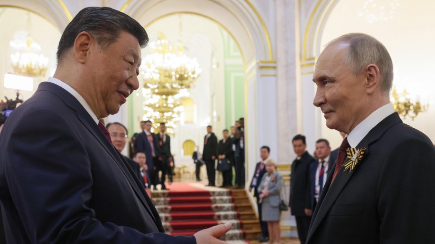Си Дзинпин към Путин: Русия да подобри отношенията си със САЩ