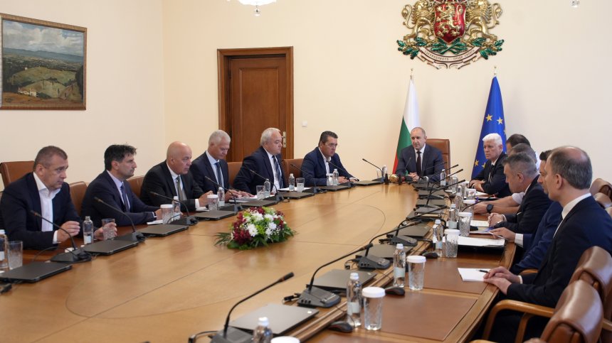 Засилват охраната на "Безмер" след среща на Радев със службите