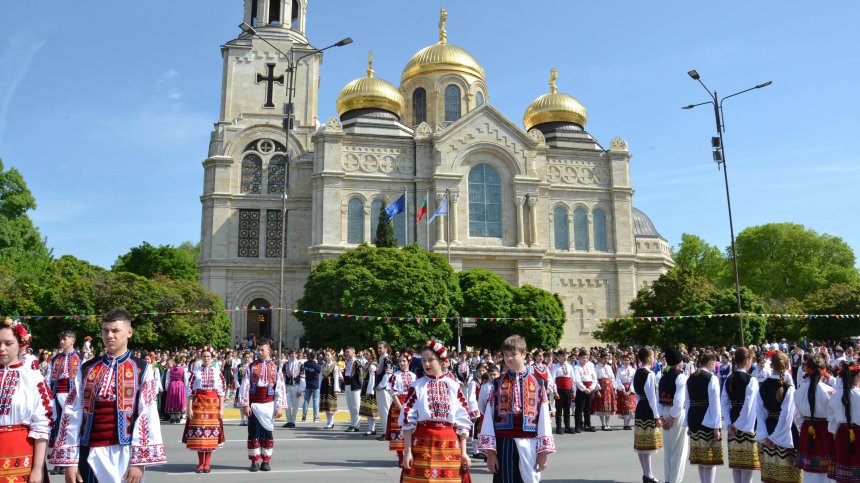 Светлината на буквите: 24 май през погледа на българския дух (СНИМКИ)