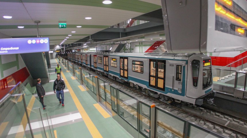 Полицията издирва собственика на намерена сума пари на метростанция "Сердика"