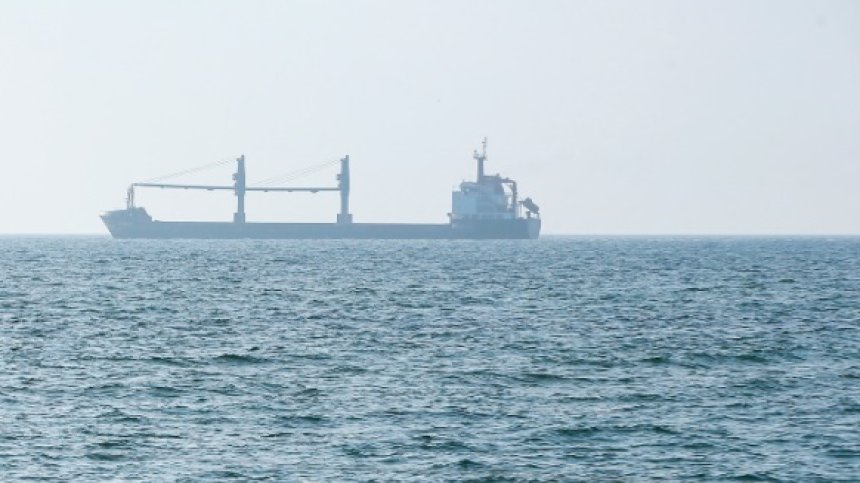 Украински кораб се удари в руска мина в Черно море, двама моряци са ранени