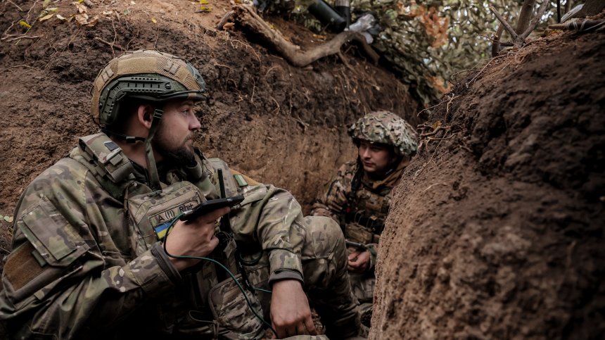 Двама загинали и 15 ранени при руски удари в Източна Украйна