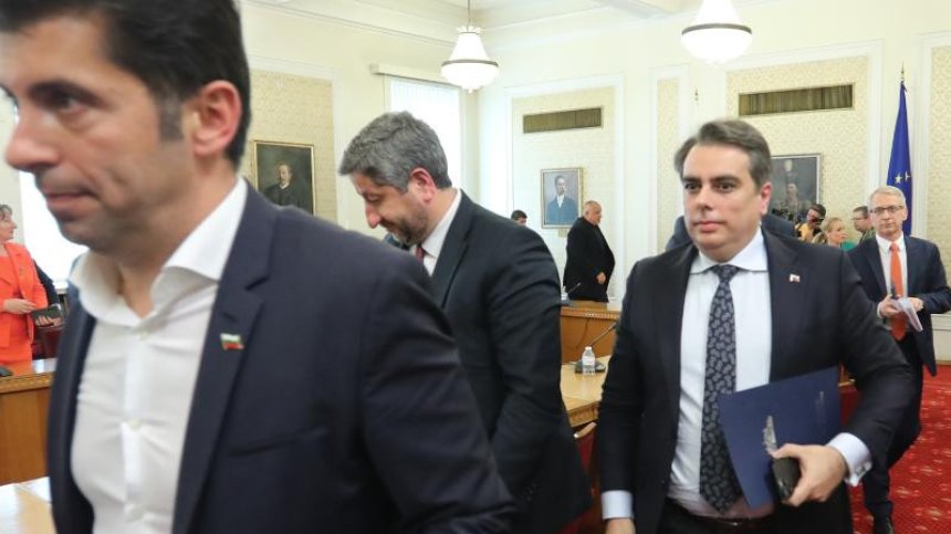 За да има реформи - трябва доверие. ВМРО: Защо ПП-ДБ и ГЕРБ-СДС не се обичаха преди година?