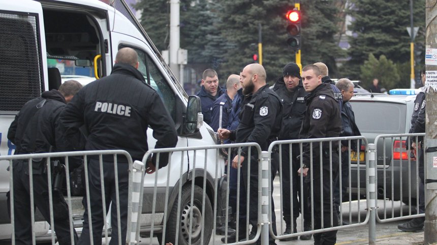 Полицаи опасват София - тушират напрежението след уличните побоища