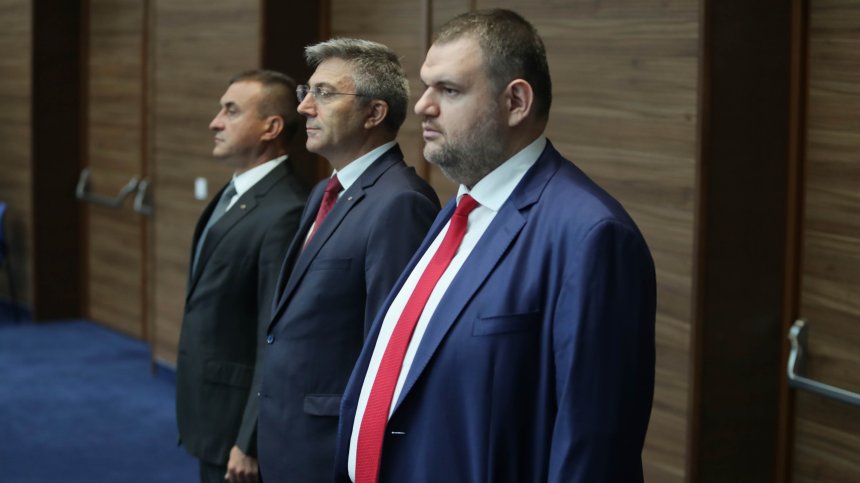 В първия ден на НС: Компромисно правителство с общи цели и атаки към кабинета от опозицията