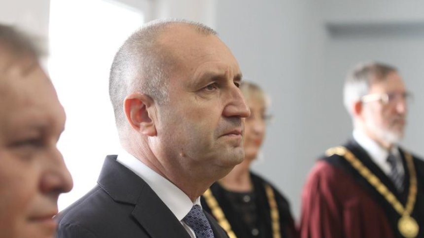 Радев: Време е да представя своя проект за Конституция