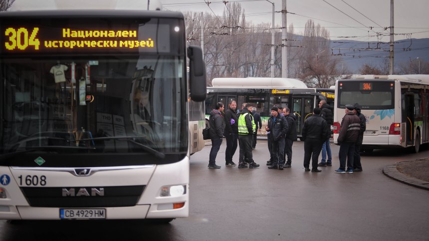 Работещи в столичния транспорт: Имаме по 30-40 ч. извънредни на месец, трупа се умора