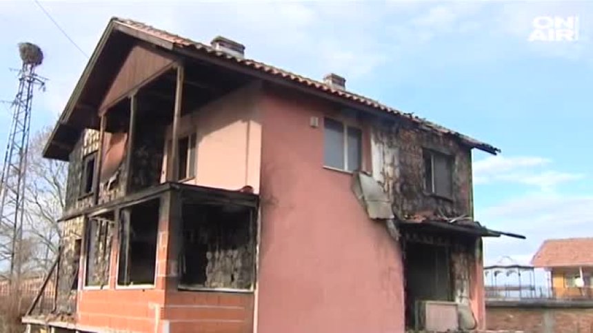 Майката на загиналите в пожара деца е в "Пирогов" с опасност за живота
