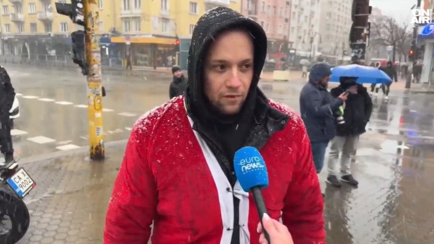 Стотици мотористи влязоха в ролята на Дядо Коледа за деца от домове