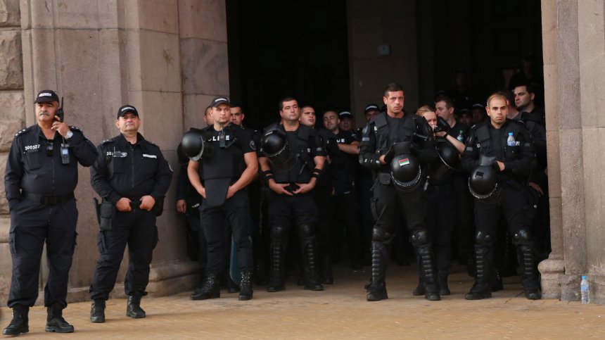 От Варна започват протестите на полицаите за повече пари