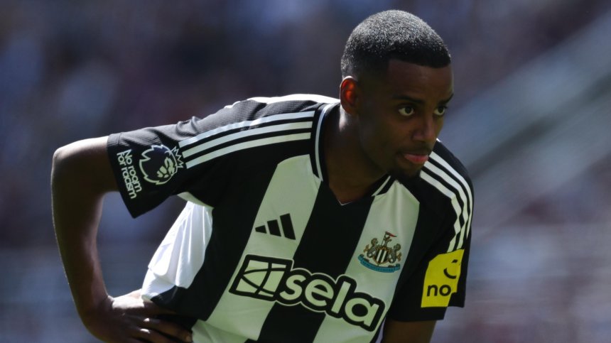 "Ливърпул" заформи атомно нападение след рекордния трансфер на Александър Исак