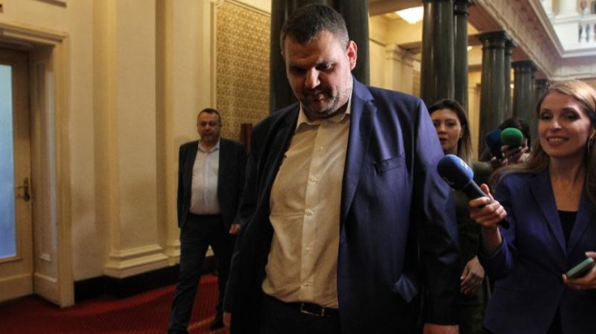 Пеевски след падането на правителството: Това е война срещу олигархията! 