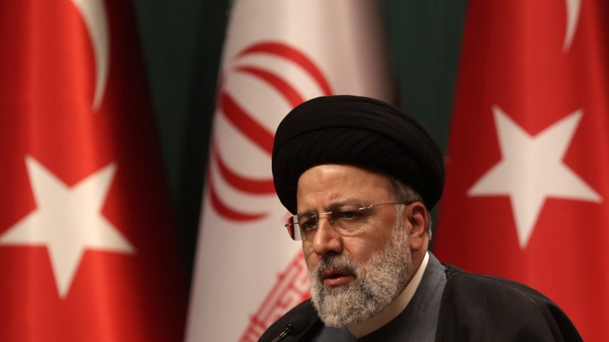 Няма признаци на живот на мястото на разбилия се хеликоптер с иранския президент