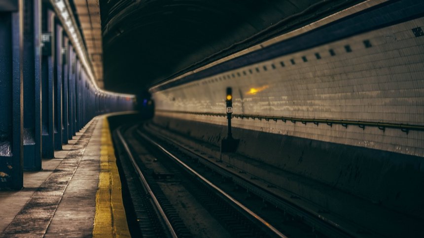 Мъж възпрепятства и спря работата на парижкото метро