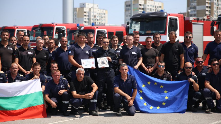 На родна земя пожарникарите ни разказаха за борбата с огъня в Корфу