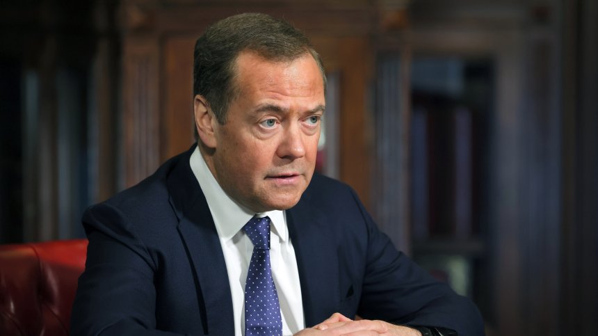 Медведев: Русия преминава през изпитание и ще излезе с чест и победа