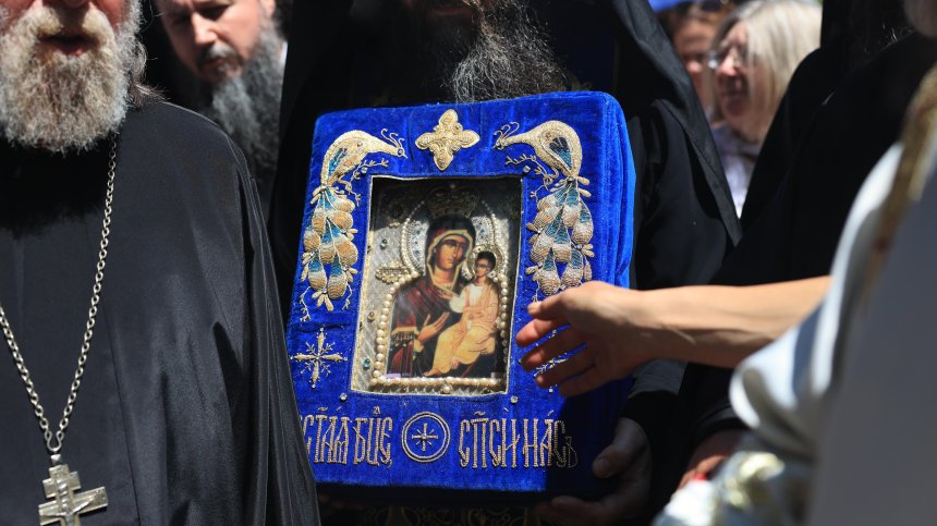 Хавайската икона на Богородица предизвика фурор в София, миряните видяха чудотворно миро
