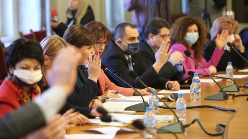 Мерките срещу коронавируса остават в сила и след 13 май