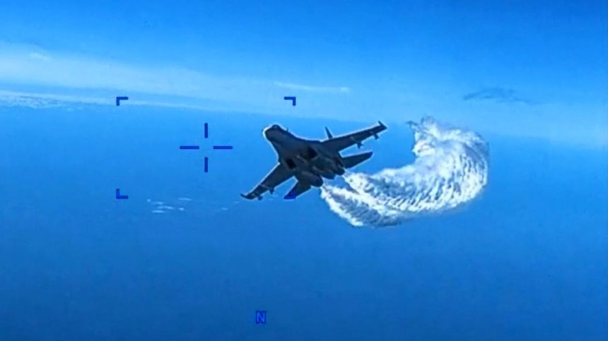 Руски Су-27 прехванаха три британски военни самолета над Черно море, единият е прелетял над България