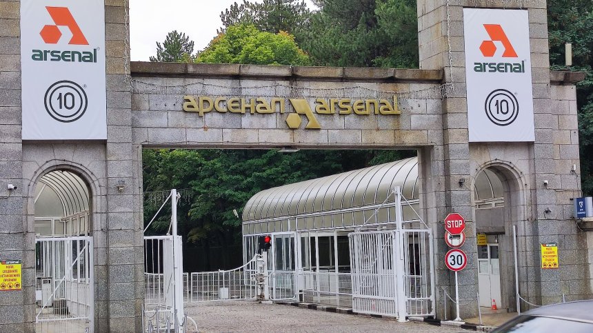 Лекари се борят за живота на една от пострадалите жени в "Арсенал"