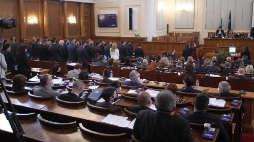 Неизяснени въпроси и разнопосочни отговори от партиите относно мандата