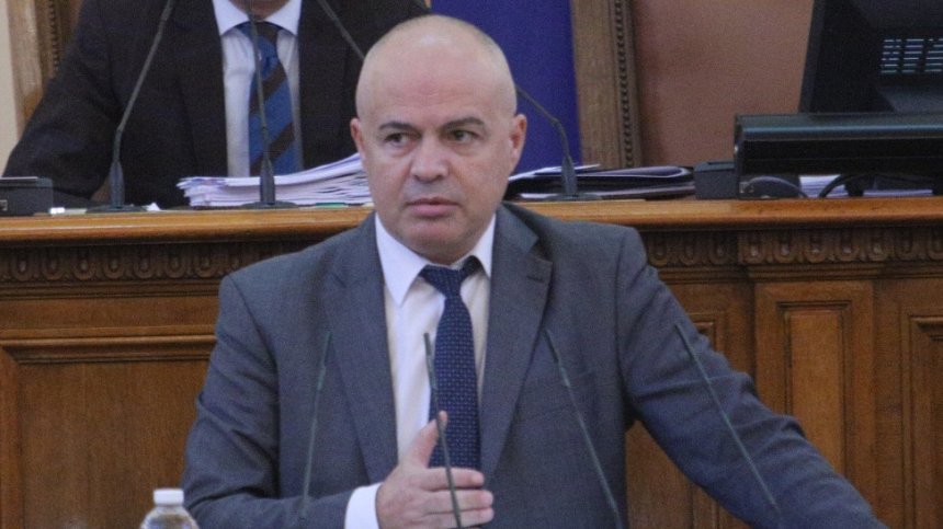 Свиленски в НС: 14 000 лв. заплата в МО, а казваме "няма пари"