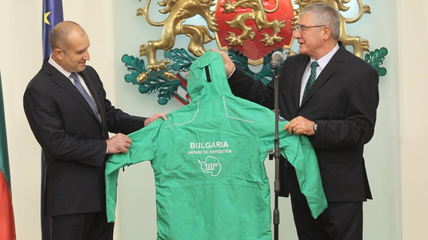 Радев изпрати със силни думи българските изследователи в Антарктида (+СНИМКИ)