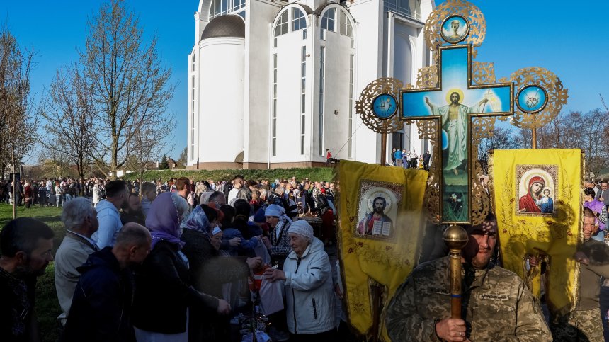 Украинци и руснаци се молят за мир на Възкресение Христово