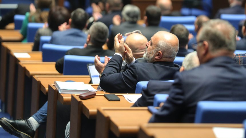 Декларации, атаки и обещания в последния ден на парламента (+ВИДЕО)