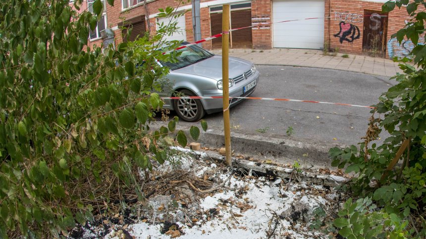 Какво паркиране - в столичния "Младост" няма място дори за контейнери