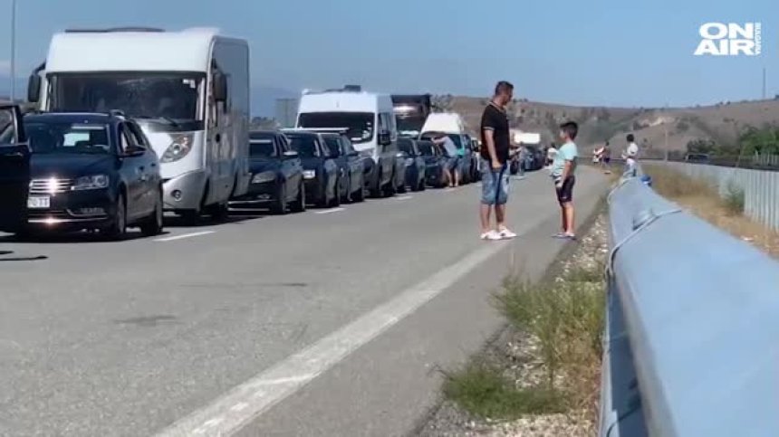 Колони от автомобили на ГКПП "Кулата"