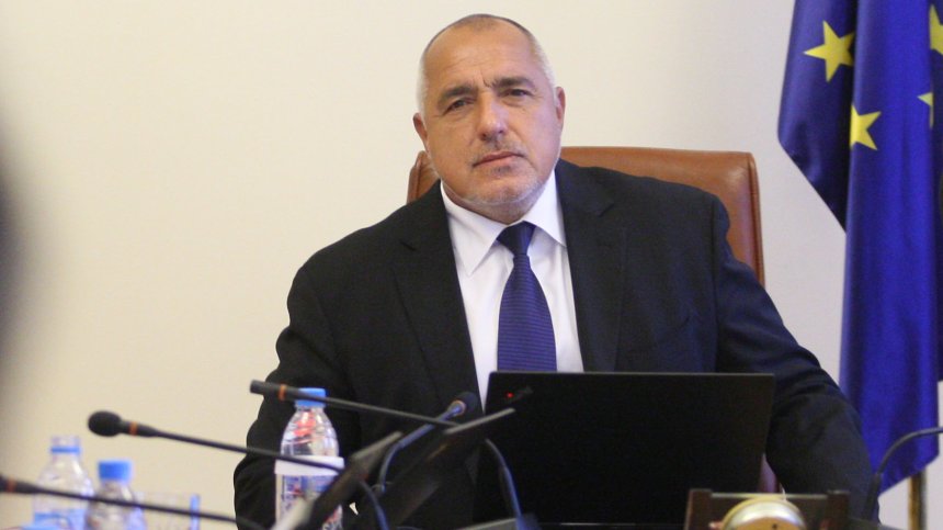 Борисов към лекарите: Водите неравна битка с коронавируса